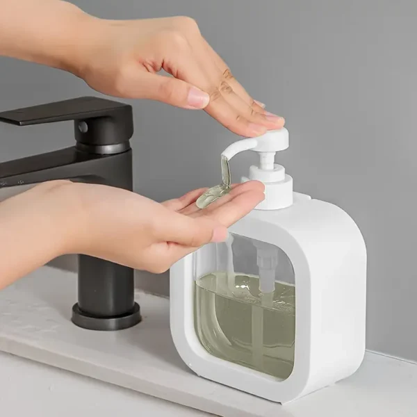 1pc Clear Plastic Soap Dispenser - Press-Type, Refillable Lotion & Shampoo Bottle for Bathroom Organization